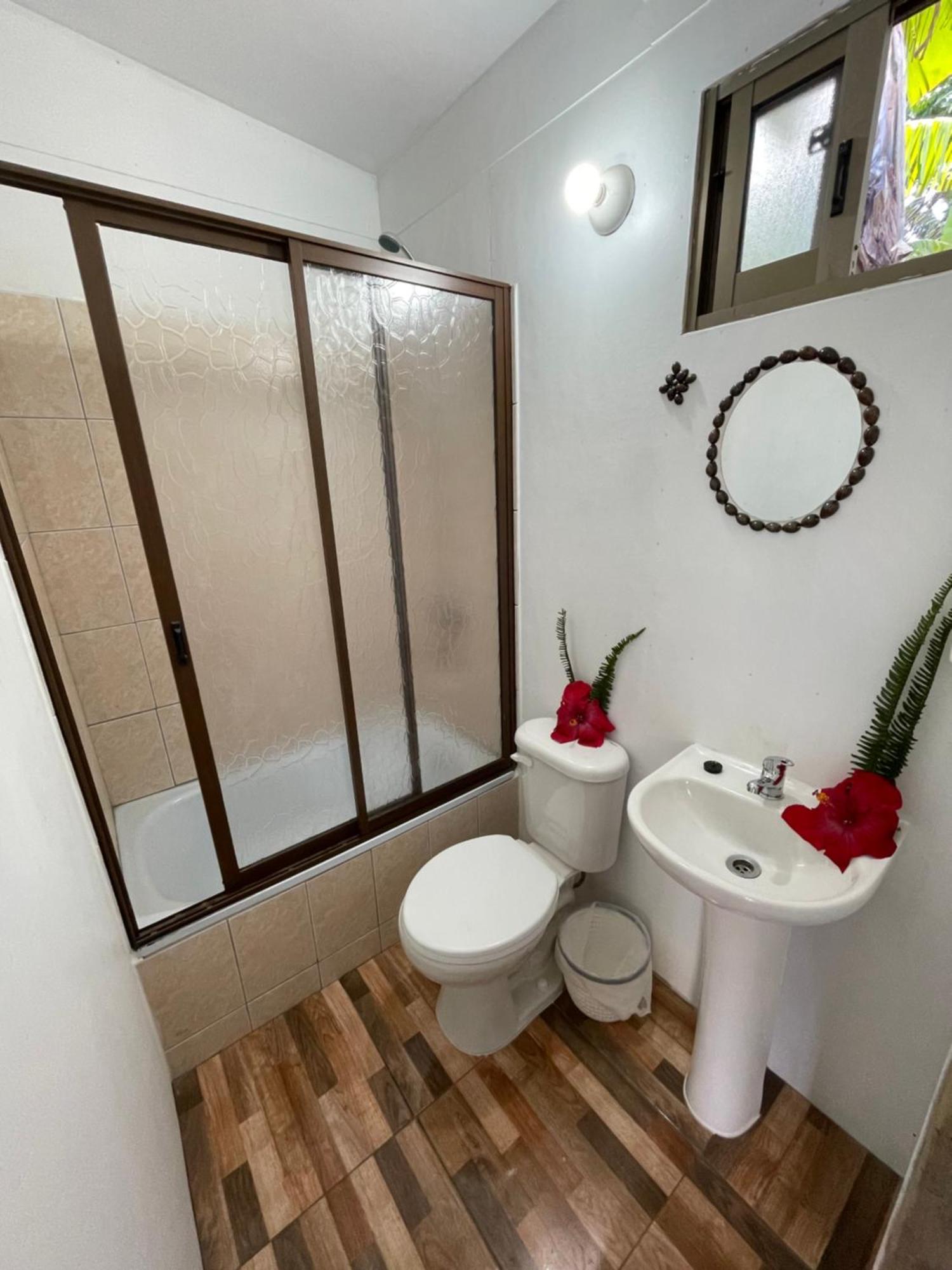 Pua Vaenga Hostel อังกาโรอา ภายนอก รูปภาพ
